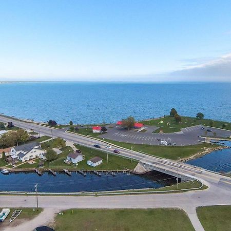 Cozy Tawas City Home With Views Of Lake Huron! Bagian luar foto