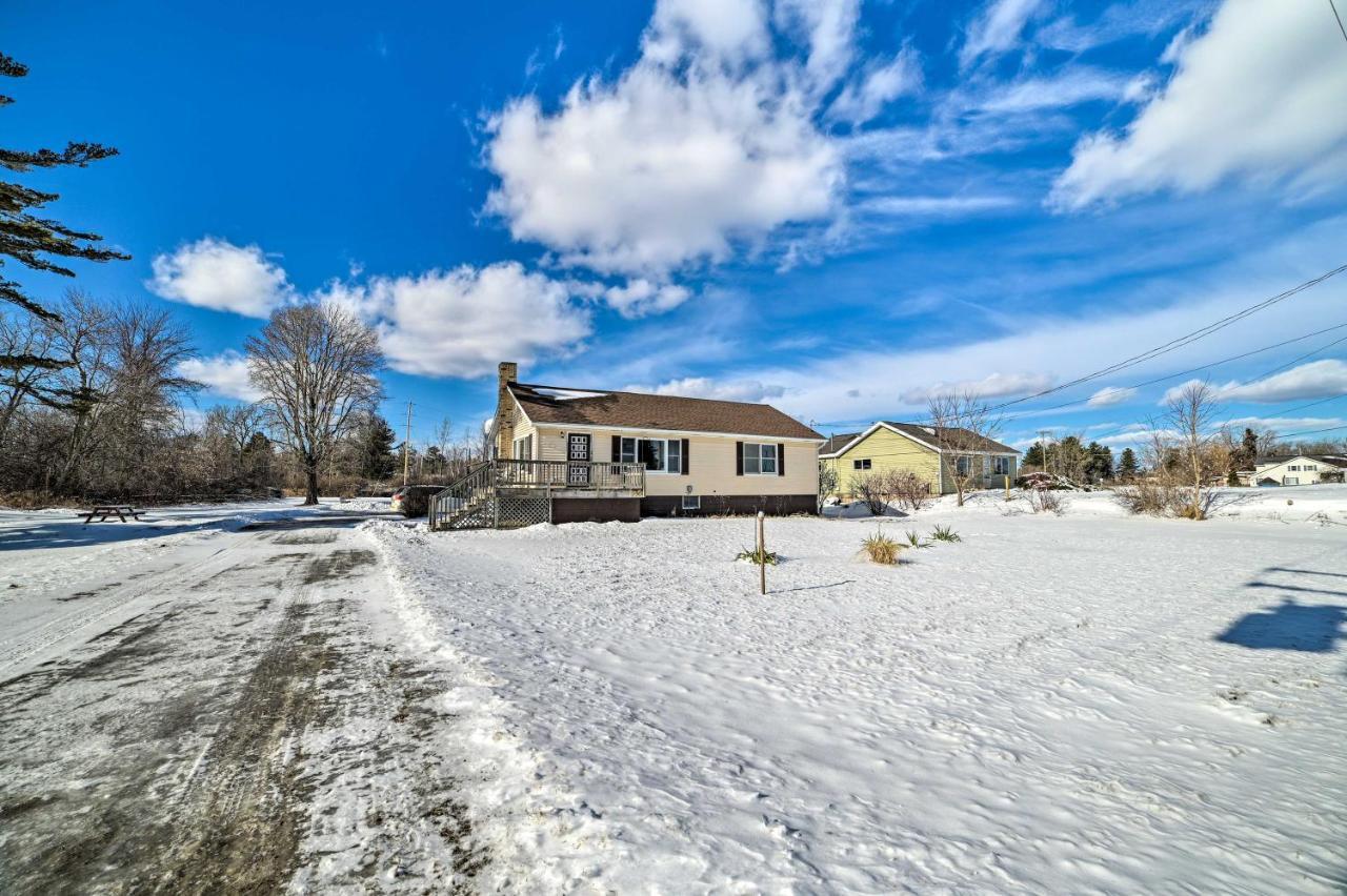 Cozy Tawas City Home With Views Of Lake Huron! Bagian luar foto