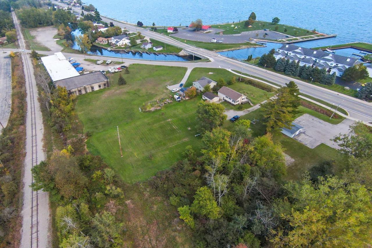 Cozy Tawas City Home With Views Of Lake Huron! Bagian luar foto